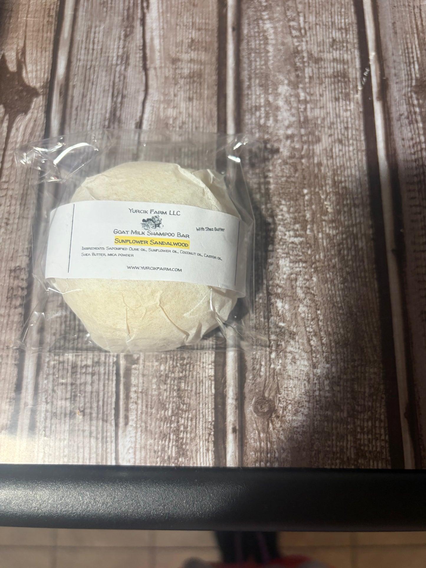 Sunflower sandalwood shampoo bar (Shea butter)